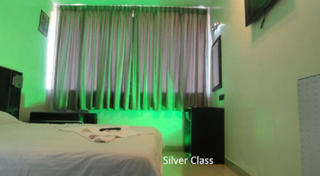 Hotel T.A.P. Gold Crest Bangalore Rom bilde
